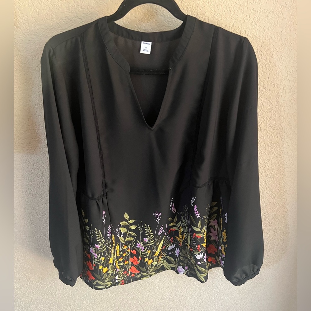 Old Navy Black Floral Print Long Sleeve Blouse. Size M. 🆕